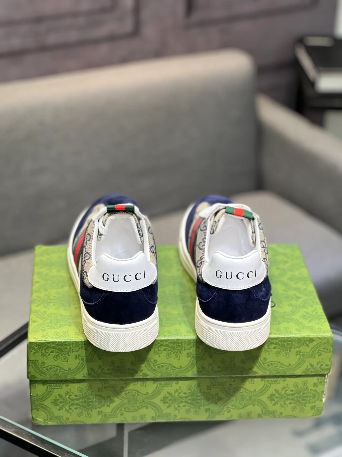 Men's Men's Shoes 💰440 Gucci Gucci's latest trendy shoes and casual shoes are popular in physical stores, new spring and summer comfortable imported custom original cowhide, unique jacquard fabric element design. With sheepskin lining, original bottom, 💪 details determine quality, you can enter and leave the counter at will, welcome to compare🇮🇹, code number 38-44 (45 customized)